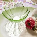 Bol en verre forme fleur &Oslash;12xH5cm (2 mod&egrave;les rose ou vert)