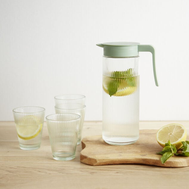 Pichet en verre et plastique vert avec 4 verres