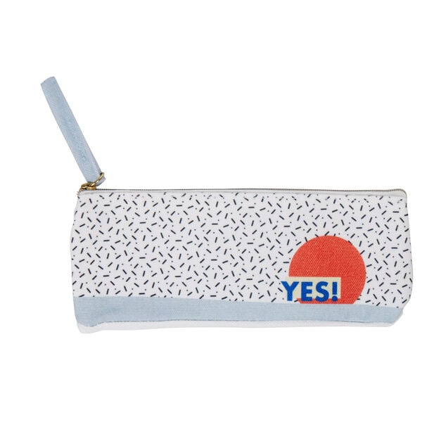 Trousse blanc mouchet&eacute; motif rond rouge inscription Yes