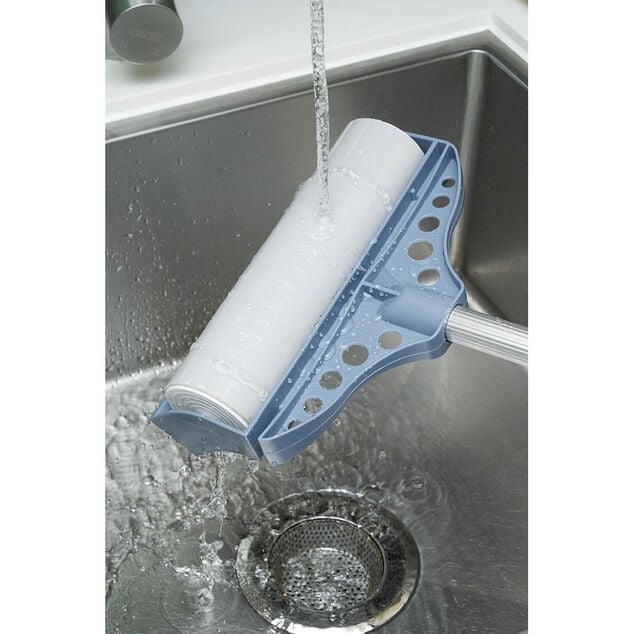 Brosse adh&eacute;sive avec manche t&eacute;lescopique