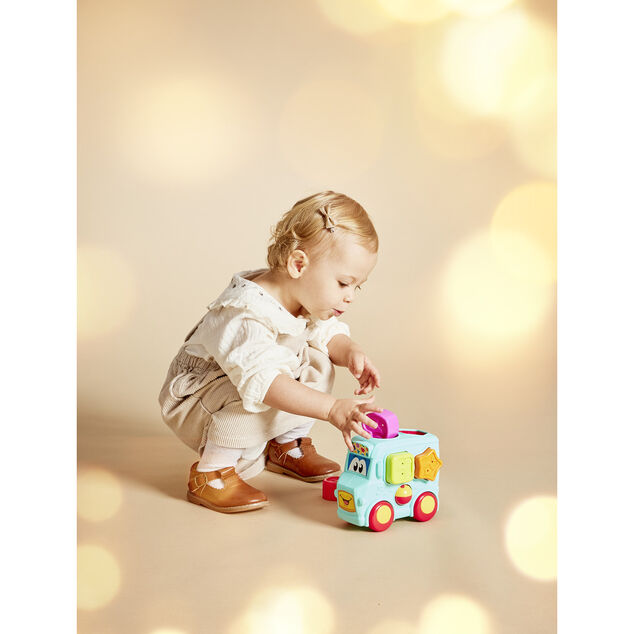 V&eacute;hicule &eacute;veil avec forme &agrave; ins&eacute;rer 16x8,3xH13,5cm