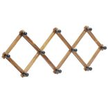 Porte manteau mural accordéon extensible en bois L32cm