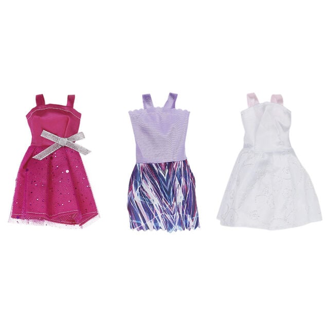 Poup&eacute;e mannequin Lina et ses 12 robes