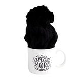 Ensemble mug 450ml faïence avec bonnet à pompon noir