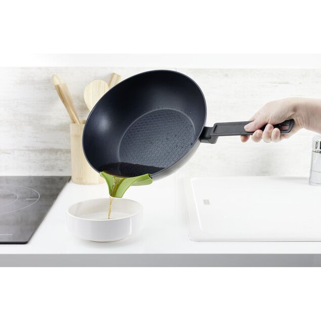 Bec verseur silicone pour poêle