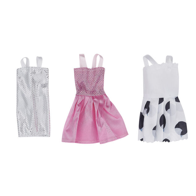 Poup&eacute;e mannequin Lina et ses 12 robes