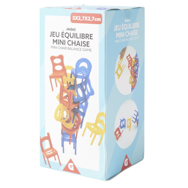 Jeu équilibre des mini chaises en plastique à empiler