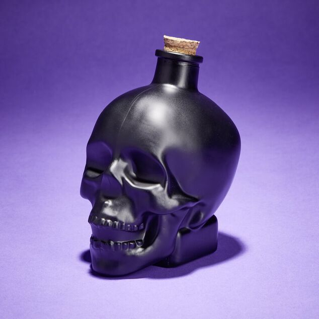 Bouteille poison d&eacute;coration Halloween cr&acirc;ne en verre noir 10x8,5xH14cm