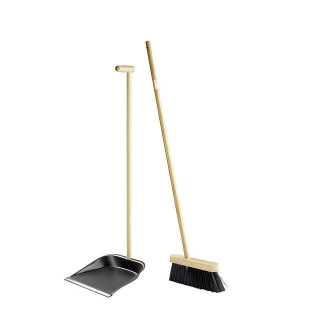Pelle balayette a&eacute;roport manche bambou et m&eacute;tal noir H93cm