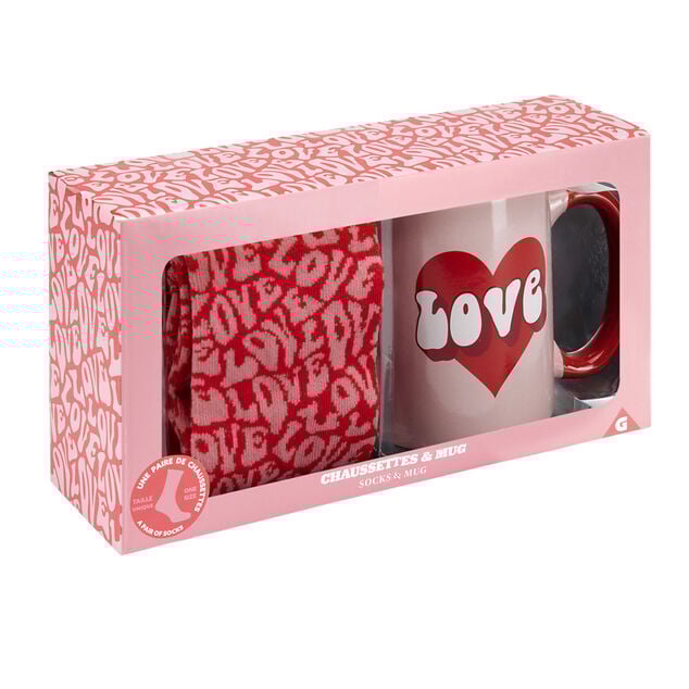 Coffret cadeau mug fa&iuml;ence LOVE et 1 paire de chaussettes assorties