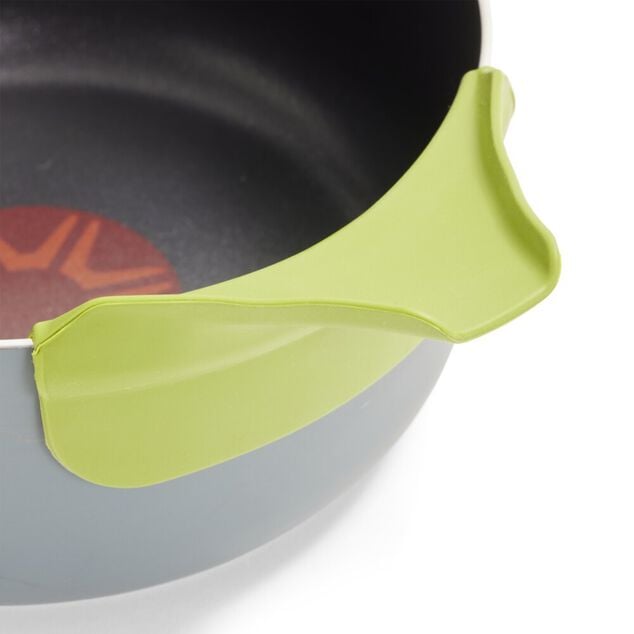 Bec verseur silicone pour po&ecirc;le