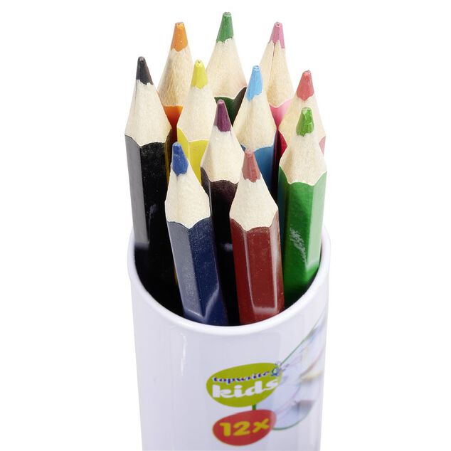 Bo&icirc;te avec 12 crayons de couleur et taille crayon int&eacute;gr&eacute;