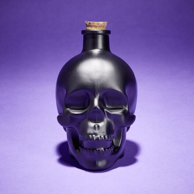 Bouteille poison d&eacute;coration Halloween cr&acirc;ne en verre noir 10x8,5xH14cm