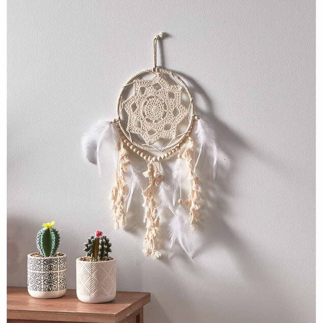 Attrape r&ecirc;ves macram&eacute; perle plume beige et blanc