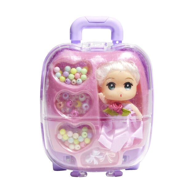 Mini poup&eacute;e avec perles dans valisette H17,5cm