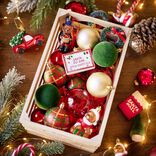 Kit décoration sapin de Noël traditionnel rouge et vert 20 pièces