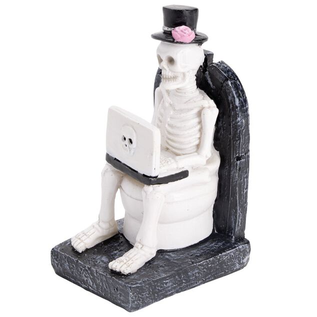D&eacute;coration Halloween squelette sur WC r&eacute;sine noir et blanc 6x8xH13cm