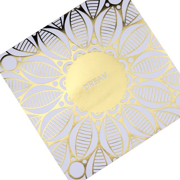 Cahier de coloriage 24 pages papier détails dorés