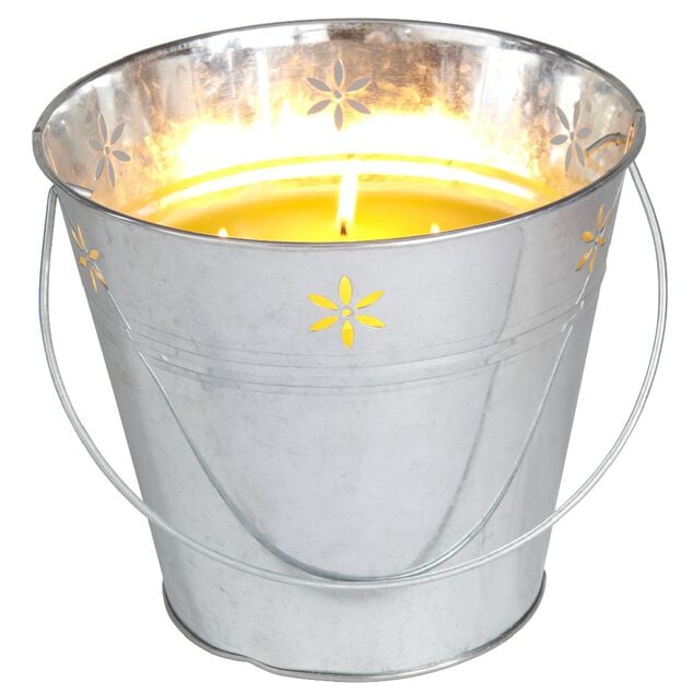 Bougie citronnelle dans seau