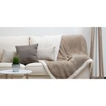 Plaid polaire r&eacute;versible imitation fourrure taupe et blanc