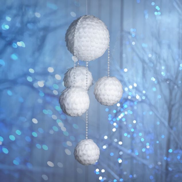Suspension 5 boules de Noel blanches