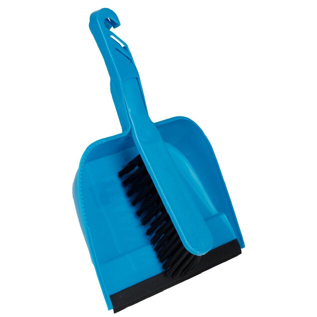 Pelle avec sa balayette en plastique