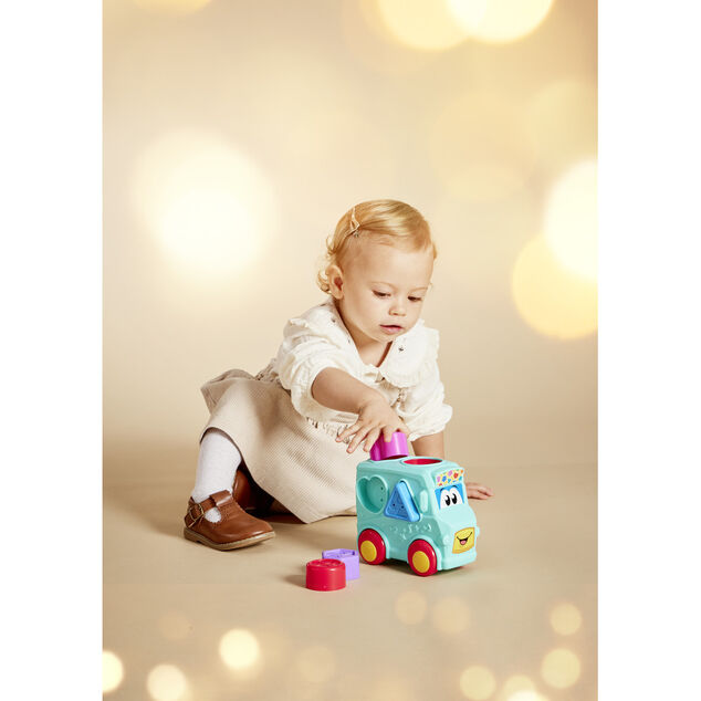 V&eacute;hicule &eacute;veil avec forme &agrave; ins&eacute;rer 16x8,3xH13,5cm