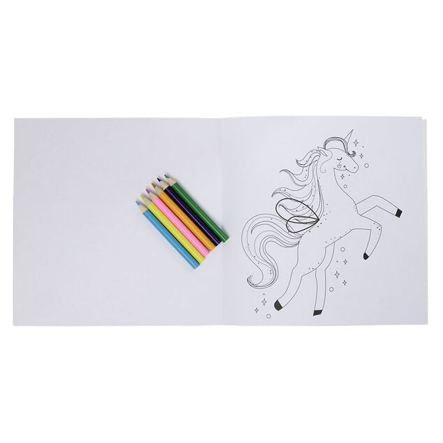 Cahier de coloriage avec crayons de couleurs