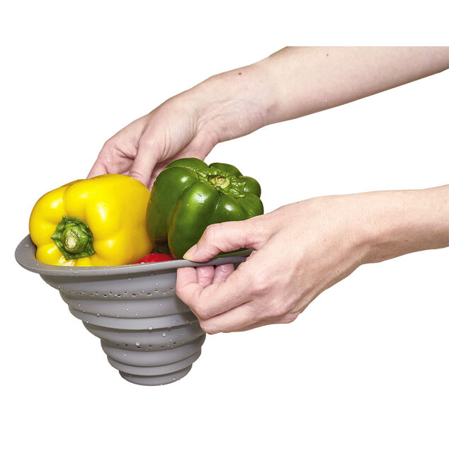 Planche &agrave; d&eacute;couper avec passoire r&eacute;tractable silicone 56x29,5cm