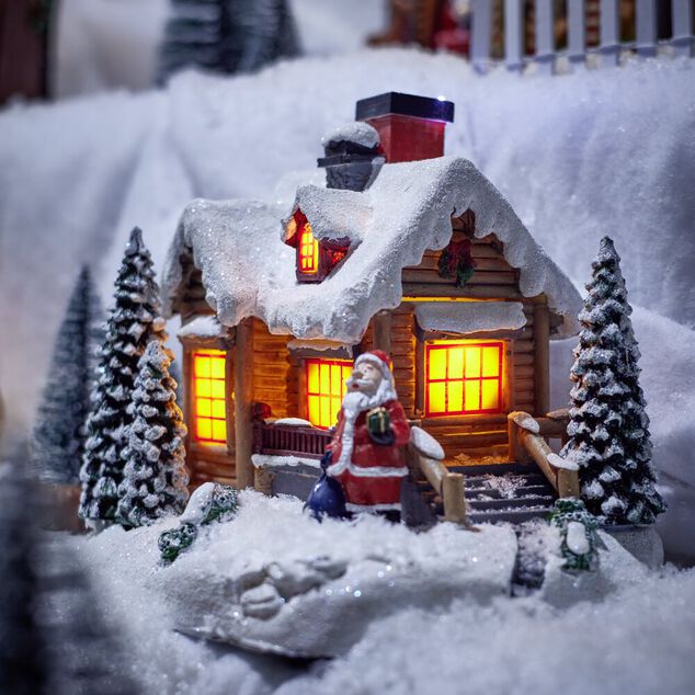 Décoration de Noël lumineuse maison enneigée avec fumée H18,5cm (2 modèles)