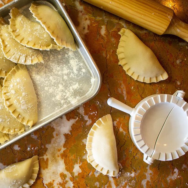 Moule &agrave; chaussons et raviolis x3