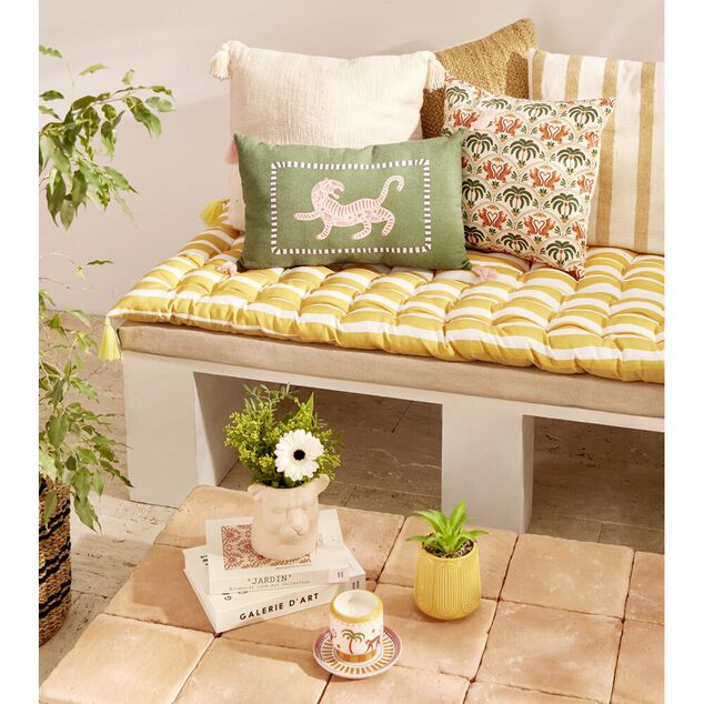 Pot ciment forme t&ecirc;te de tigre beige &Oslash;13xH13,5cm