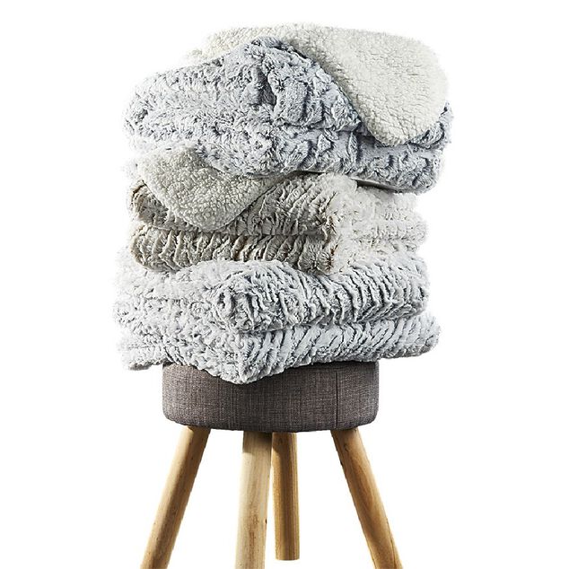 Plaid imitation fourrure décor uni