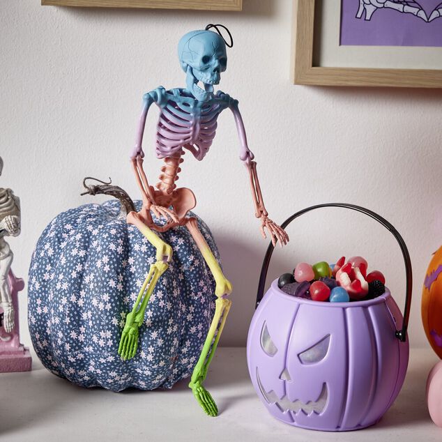 D&eacute;coration Halloween &agrave; suspendre squelette plastique pastel H40cm