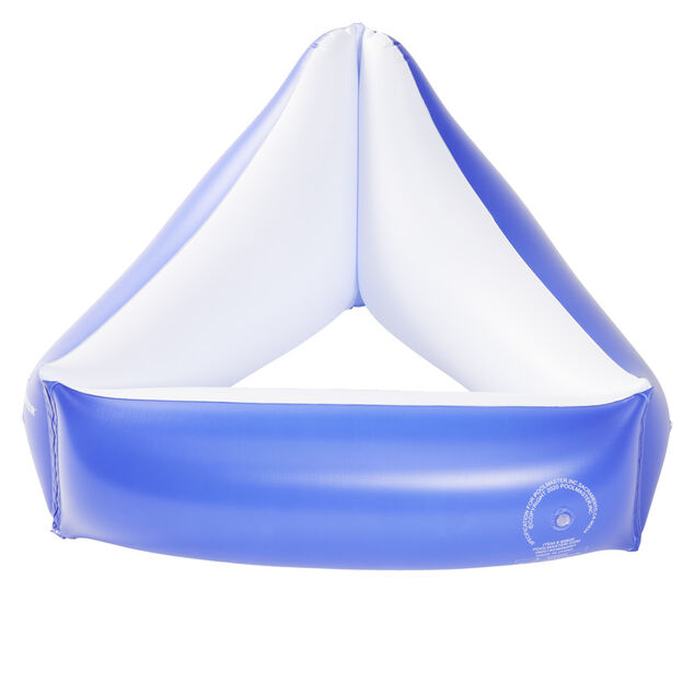 Si&egrave;ge de piscine gonflable forme triangle en plastique bleu 74x74xH25cm