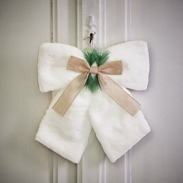 Noeud d&eacute;coratif No&euml;l XL toucher peluche blanc avec d&eacute;cor vert et marron 40x40cm