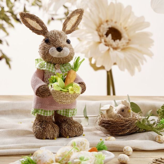 D&eacute;coration &agrave; poser lapin fermier en paille avec accessoires H32cm (2 mod&egrave;les)