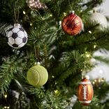 Boule de No&euml;l en verre forme ballon de sport &Oslash;6cm (5 mod&egrave;les)