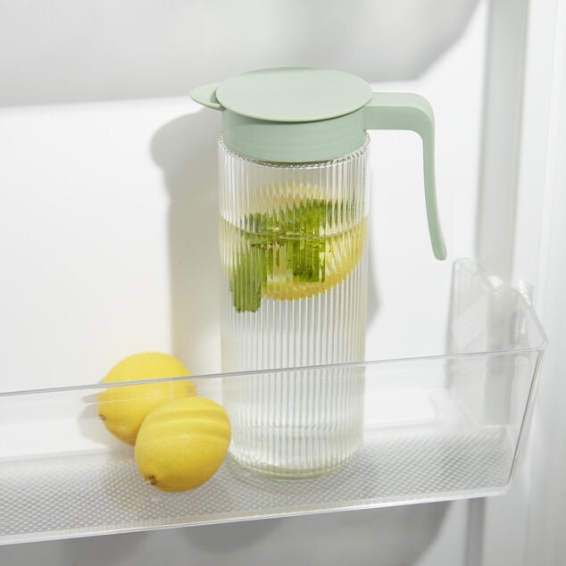 Pichet en verre et plastique vert avec 4 verres