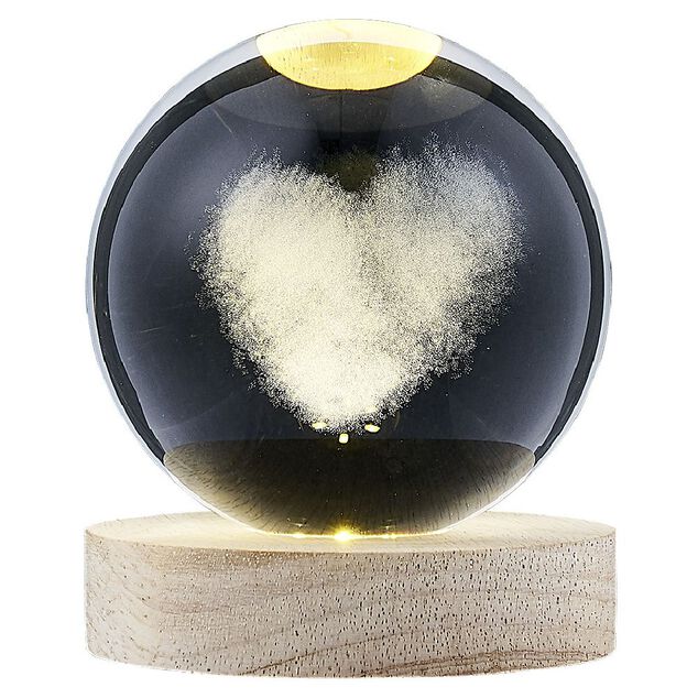 Boule de cristal grav&eacute;e socle LED th&egrave;me coeur &Oslash;9xH10cm