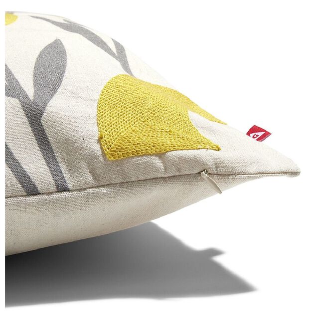 Housse de coussin imprim&eacute; floral jaune avec broderie 45x45cm
