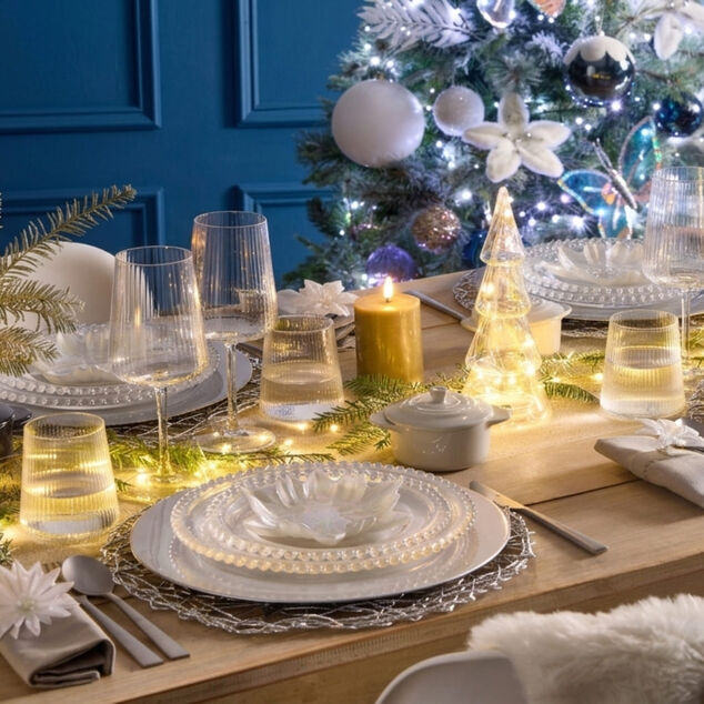 Une table &agrave; l'&eacute;l&eacute;gance polaire